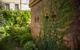 Madama Garden Retreat